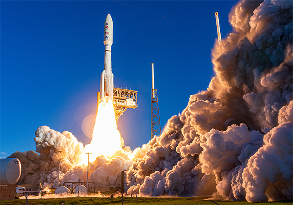 Photo d'une fus&eacute;e qui d&eacute;colle